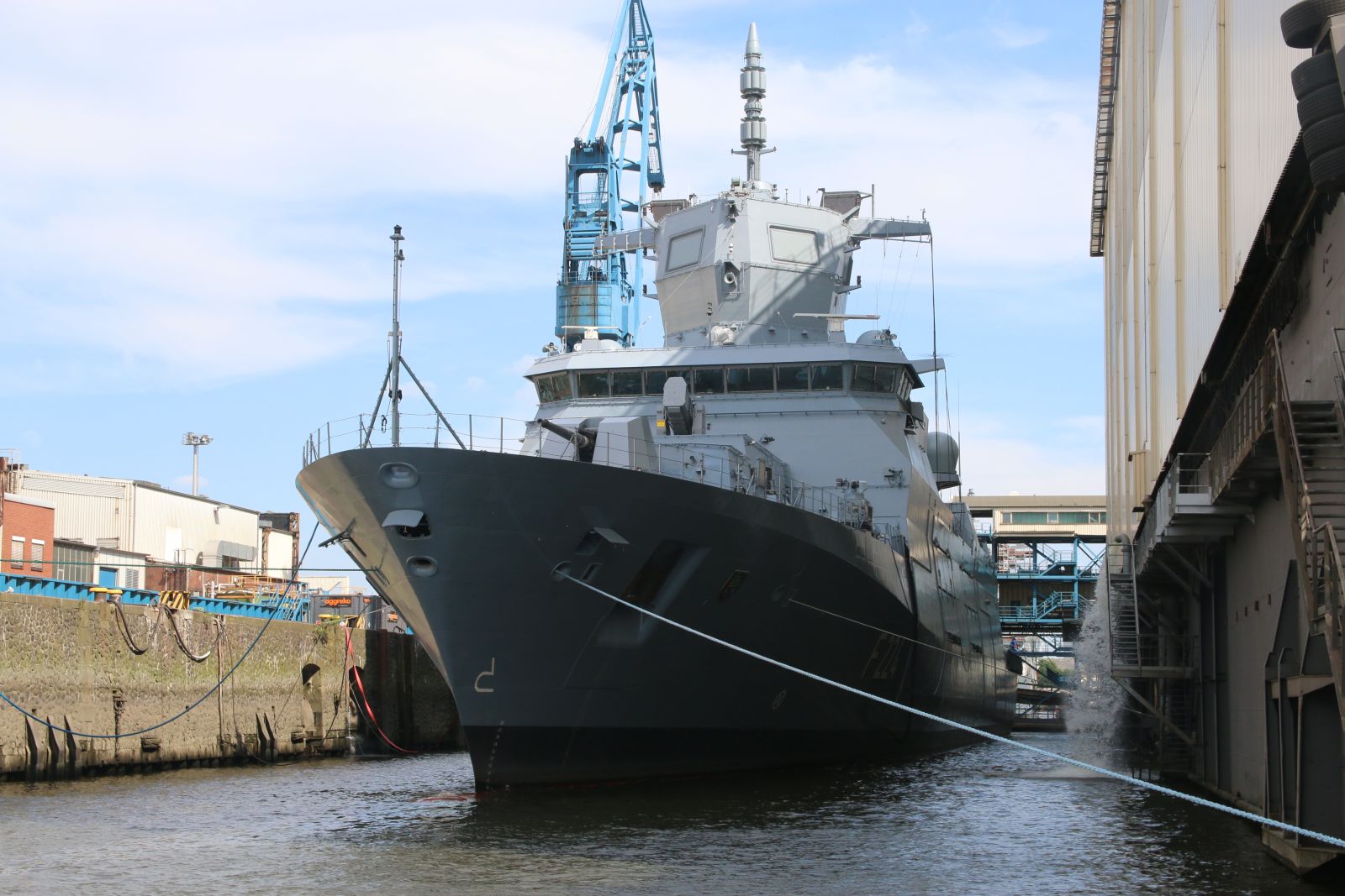 Fragata F125 fotografiada en 2018 en el puerto de Hamburgo. Foto: Ginés Soriano Forte / Infodefensa.com