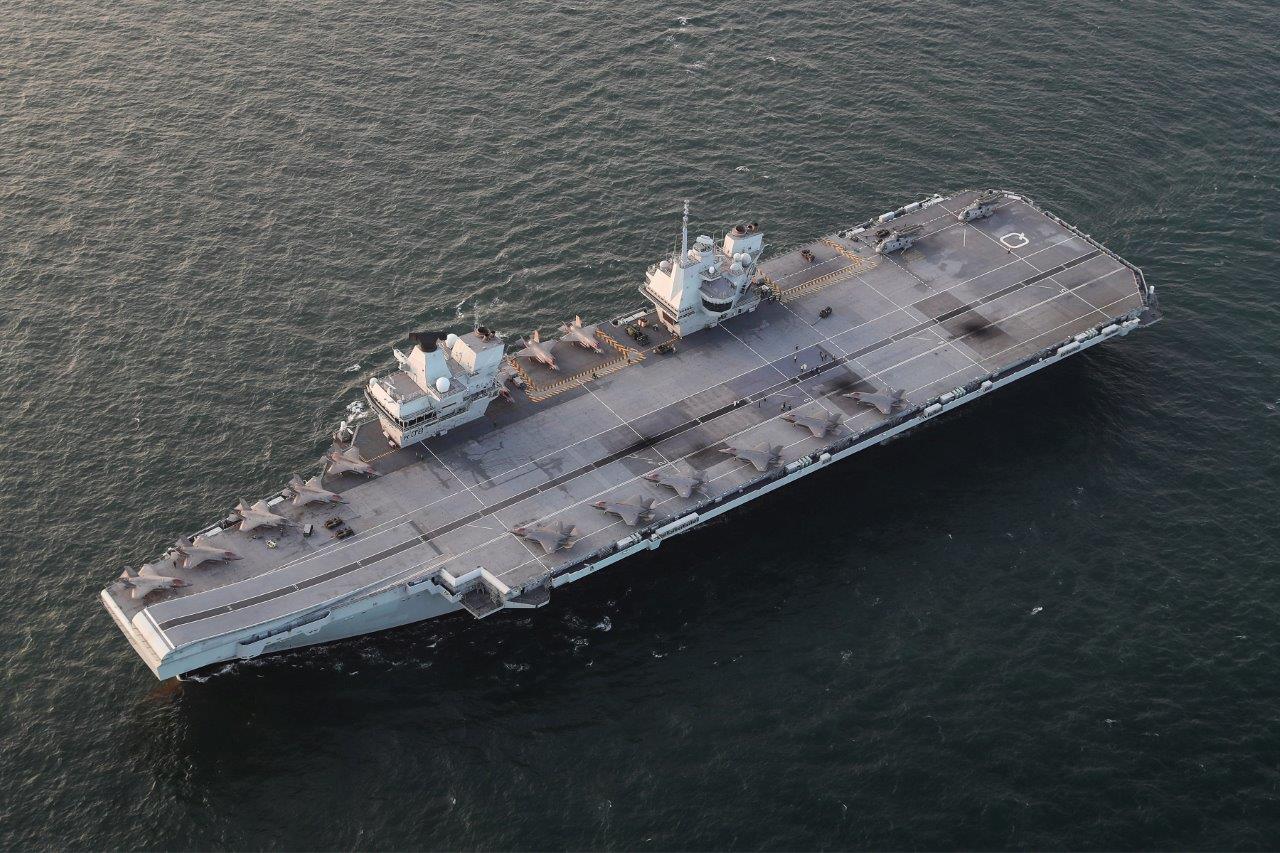 Portaaviones HMS Queen Elizabeth con 14 cazas F-35B en su cubierta. Foto: Royal Navy