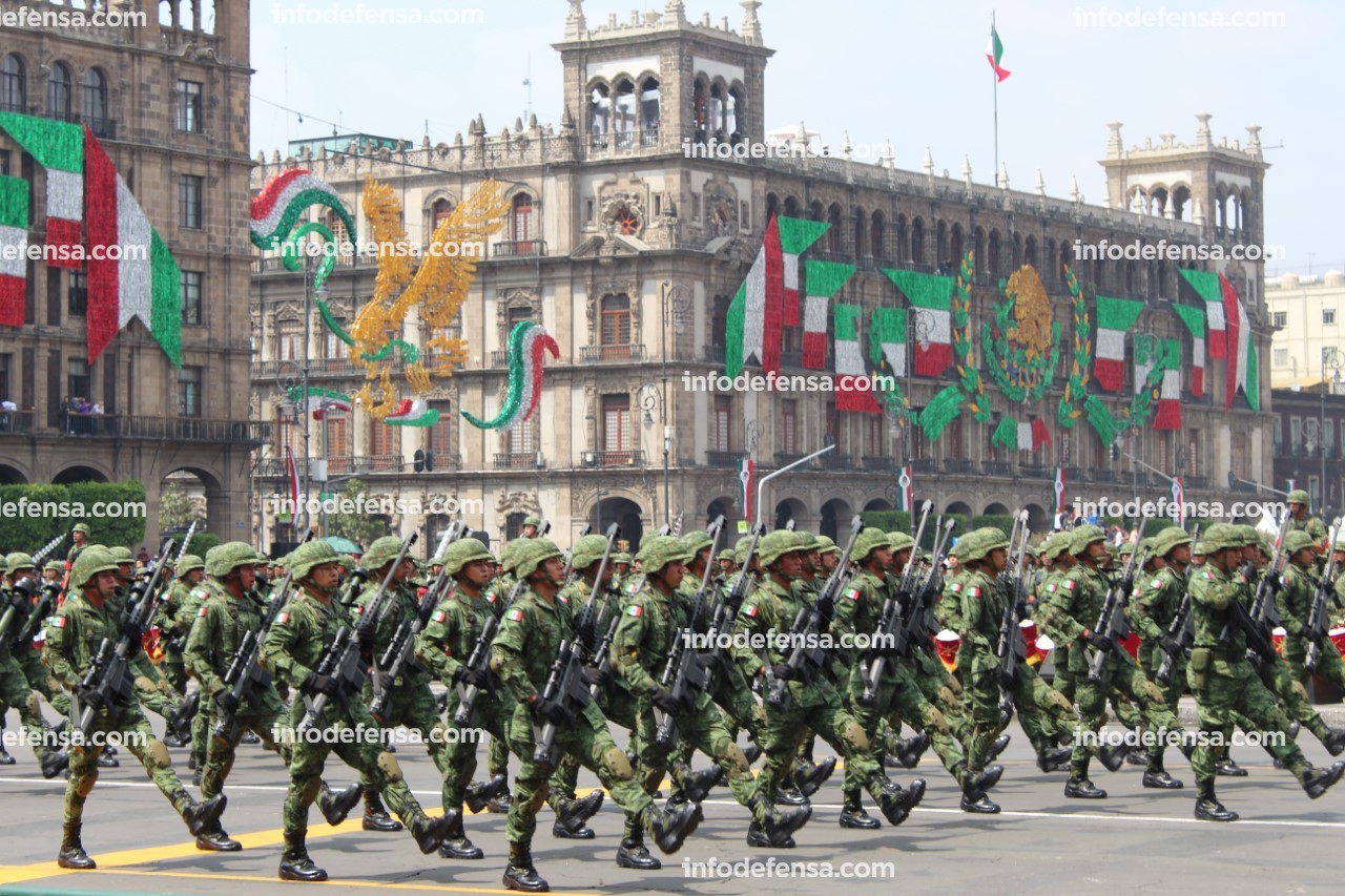 Desfile del día de la independencia de México. Foto: Nelly Segura.