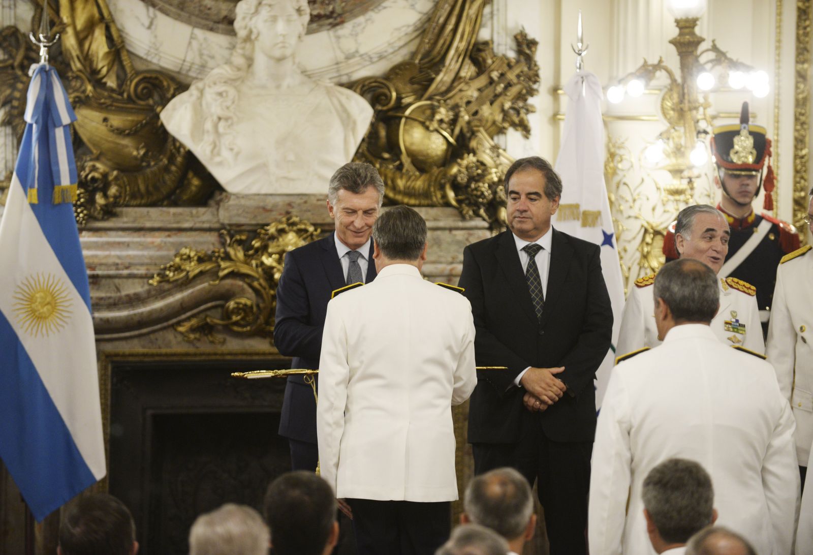 La ceremonia de entrega de sables. Foto: Presidencia