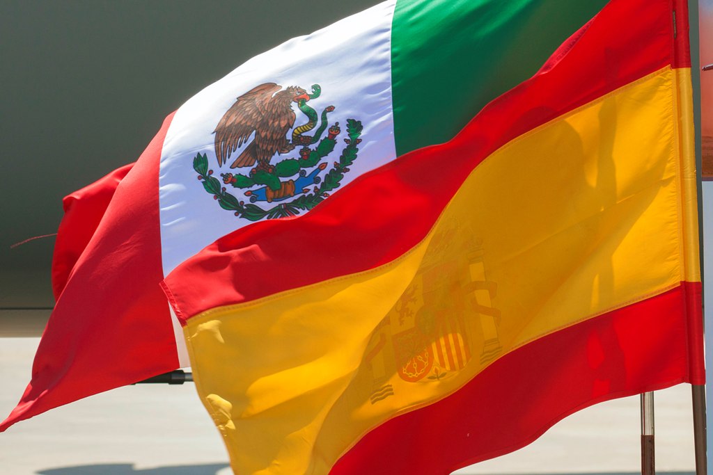 Banderas mexico españa Foto Mariano Garcia