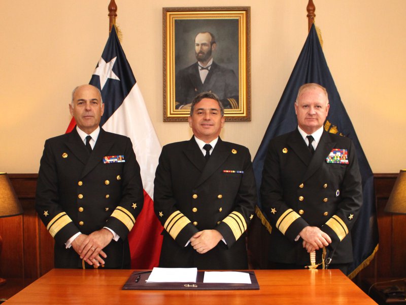 De la Maza asume el mando de la Primera Naval chilena