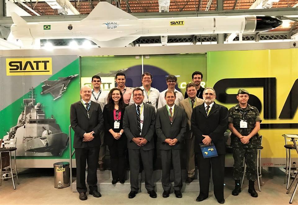 El equipo de SIATT en la Ridex 2018 fue formado por Luiz Sérgio Ferreira, Julia Albuquerque, Azhaury Cunha Filho, Rogerio Salvador, Robson Duarte, Jaled Sarout, Mayor Ricardo (CTEX), André Ponce, Felipe Stabile de Abreu, Regis Marongio Borges, Julio Cesar Lage y Matheus Ladeira.