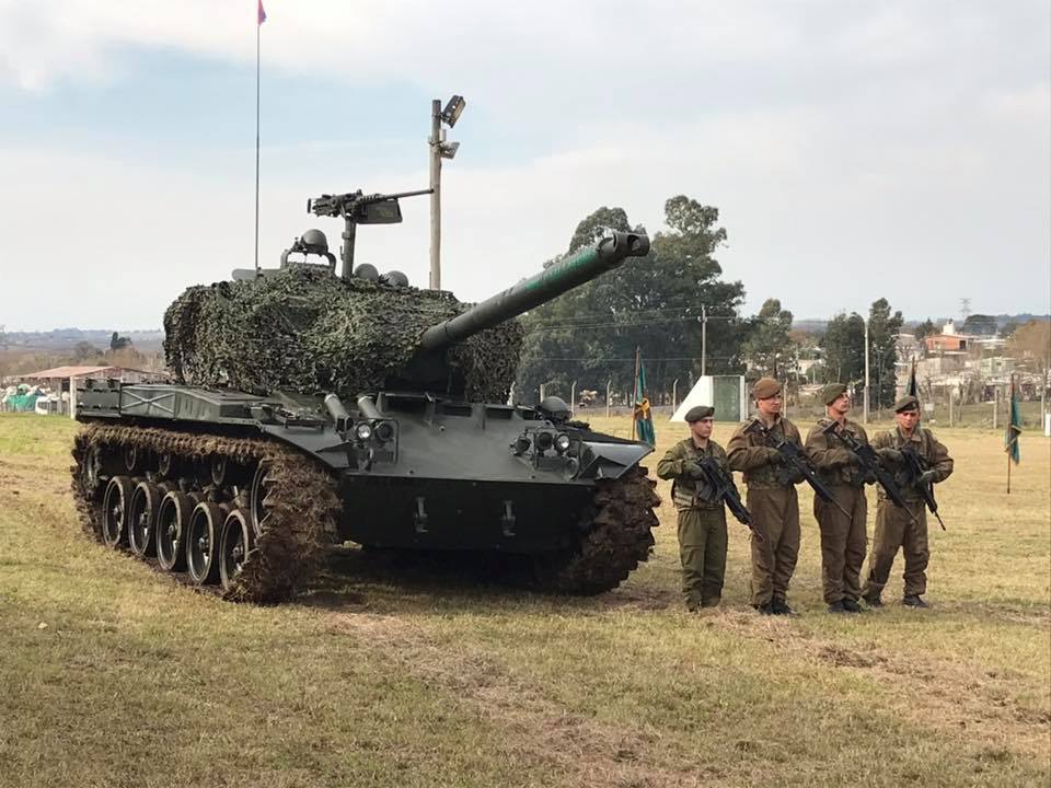 Tanque ligero M41C siendo dado de alta en el Batallón de Infantería Blindado Nro. 13