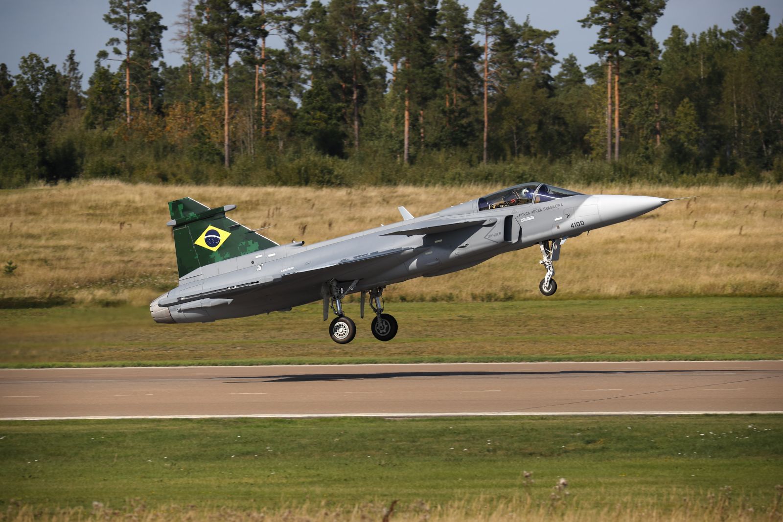 Primer vuelo del Gripen de la FAB en Suecia. Foto: Saab.