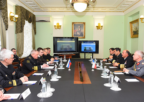 Delegación naval de la Armada de Chile en Rusia. Fuente: Newstesru